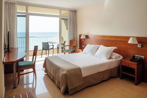 Hochwertige Bettwaren, Minibar, Schreibtisch