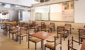 Breakfast, lunch and dinner served - Checkin Diamar (Arrecife)