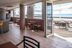 Coffee shop