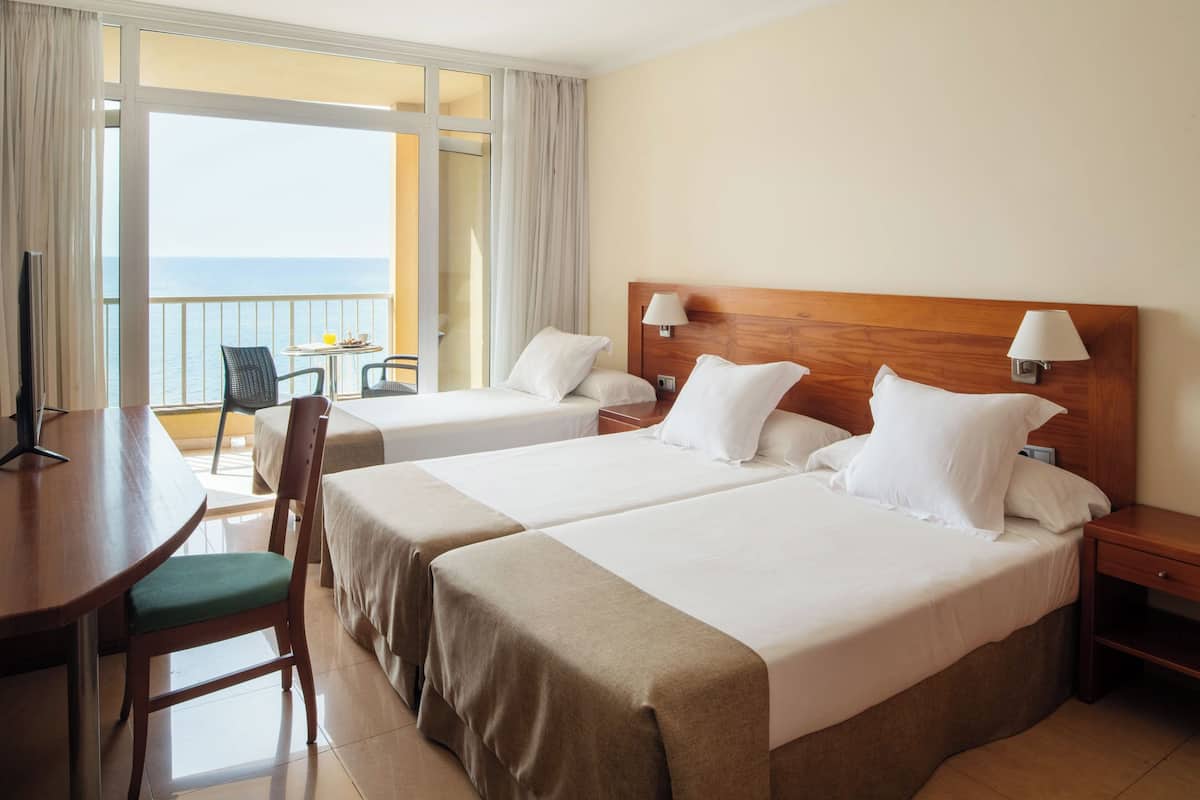 Ropa de cama de alta calidad, minibar y escritorio