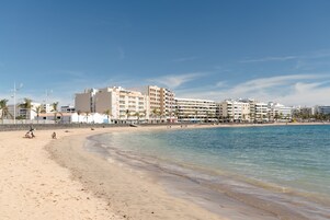 Una playa cerca