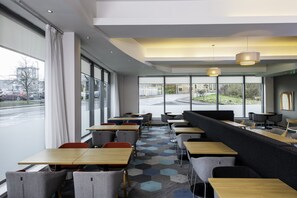 Desayuno de autoservicio incluido todos los días