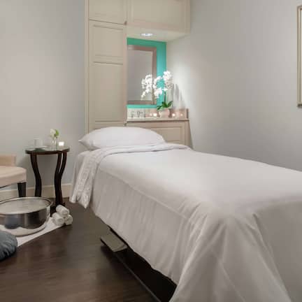 Couples treatment rooms, sauna, hot tub, steam room, body treatments