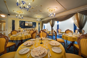 Café da manhã, almoço e jantar