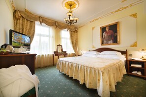 Suite, 1 llit de matrimoni gran | Roba de llit hipoal·lergògena, minibar i caixa forta a l'habitació 