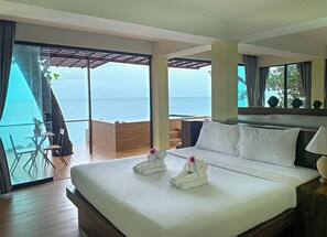 Pool Suite | Minibar, coffre-fort pour ordinateur portable, bureau