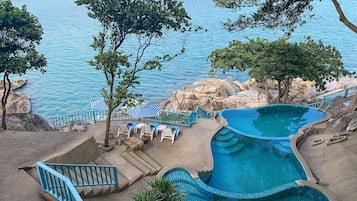 2 outdoor pools, pool umbrellas, pool loungers