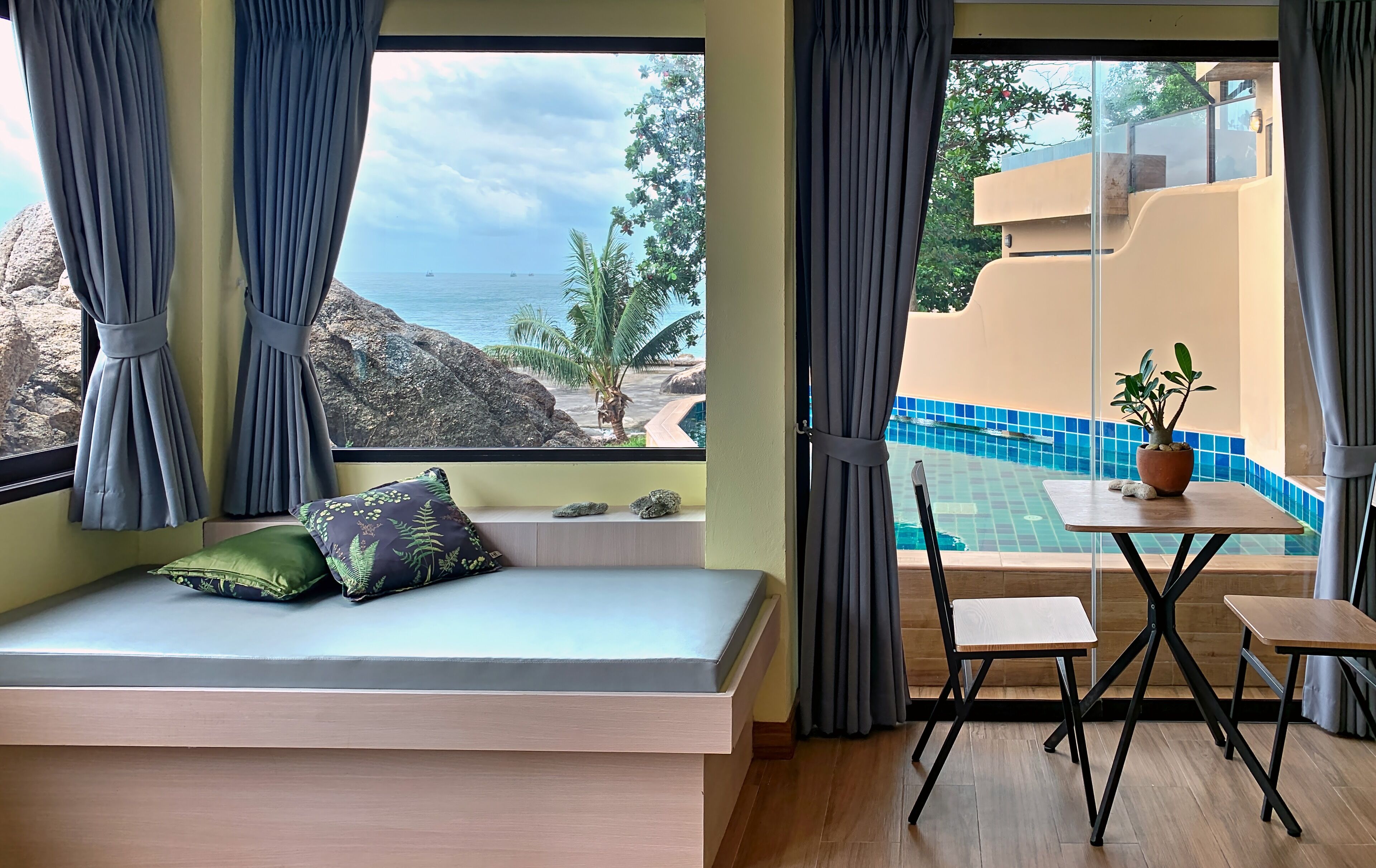 Pool Villa | Minibar, cassaforte in camera, una scrivania, tende oscuranti