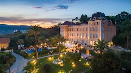 Vue aérienne. Hotel L Orangeraie