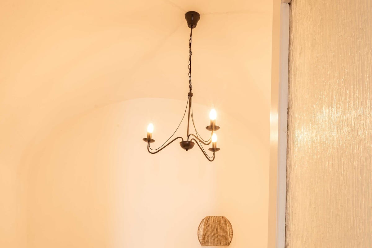 Deluxe Suite, Sea View & Caldera View | 1 bedroom, in-room safe, iron/ironing board, free WiFi