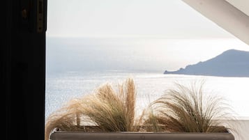 Junior Suite with Sea View & Caldera View | View from room