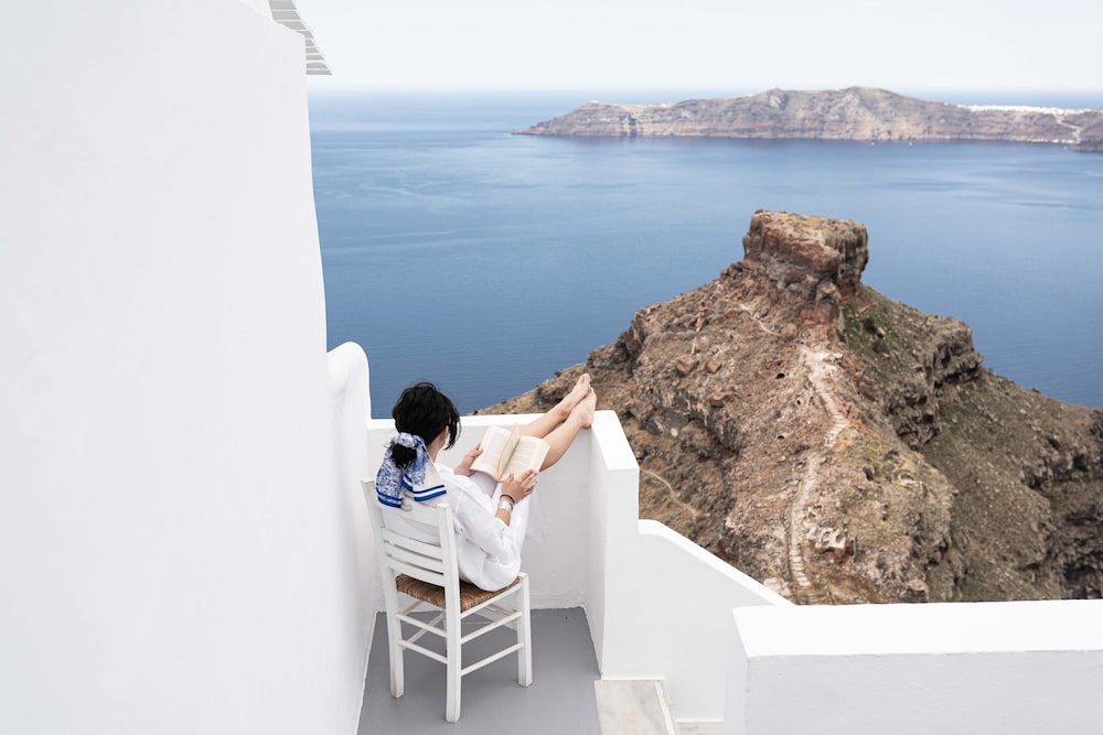 La Roka, Cliffside Memories - Santorini