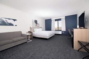 In-room safe, desk, laptop workspace, iron/ironing board - Spark by Hilton Yucca Valley Joshua Tree (Yucca Valley)