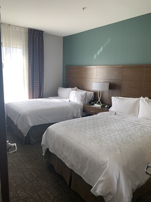 Desk, laptop workspace, blackout drapes, iron/ironing board - Staybridge Suites Hot Springs by IHG (Hot Springs)