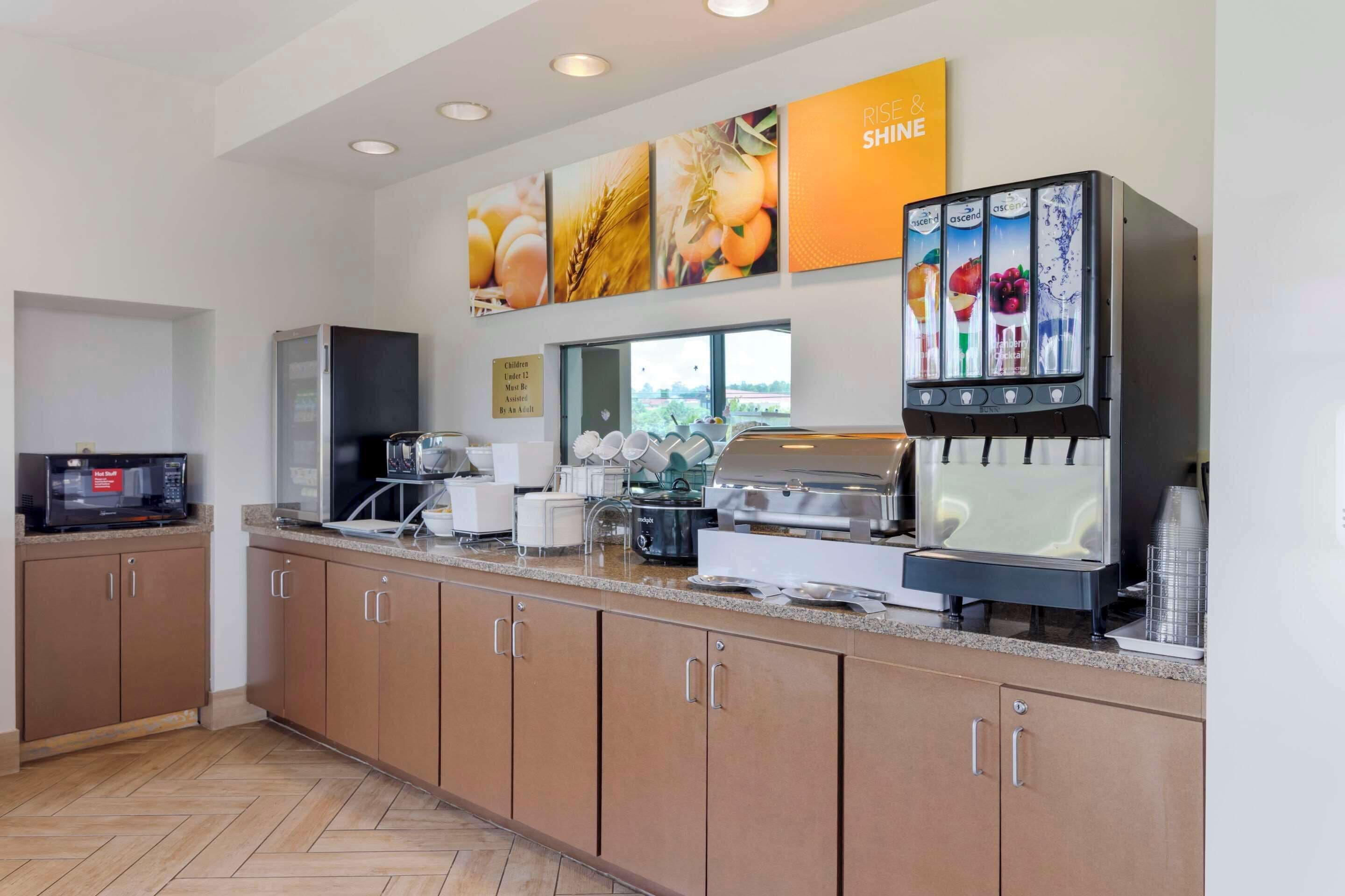 free daily full breakfast