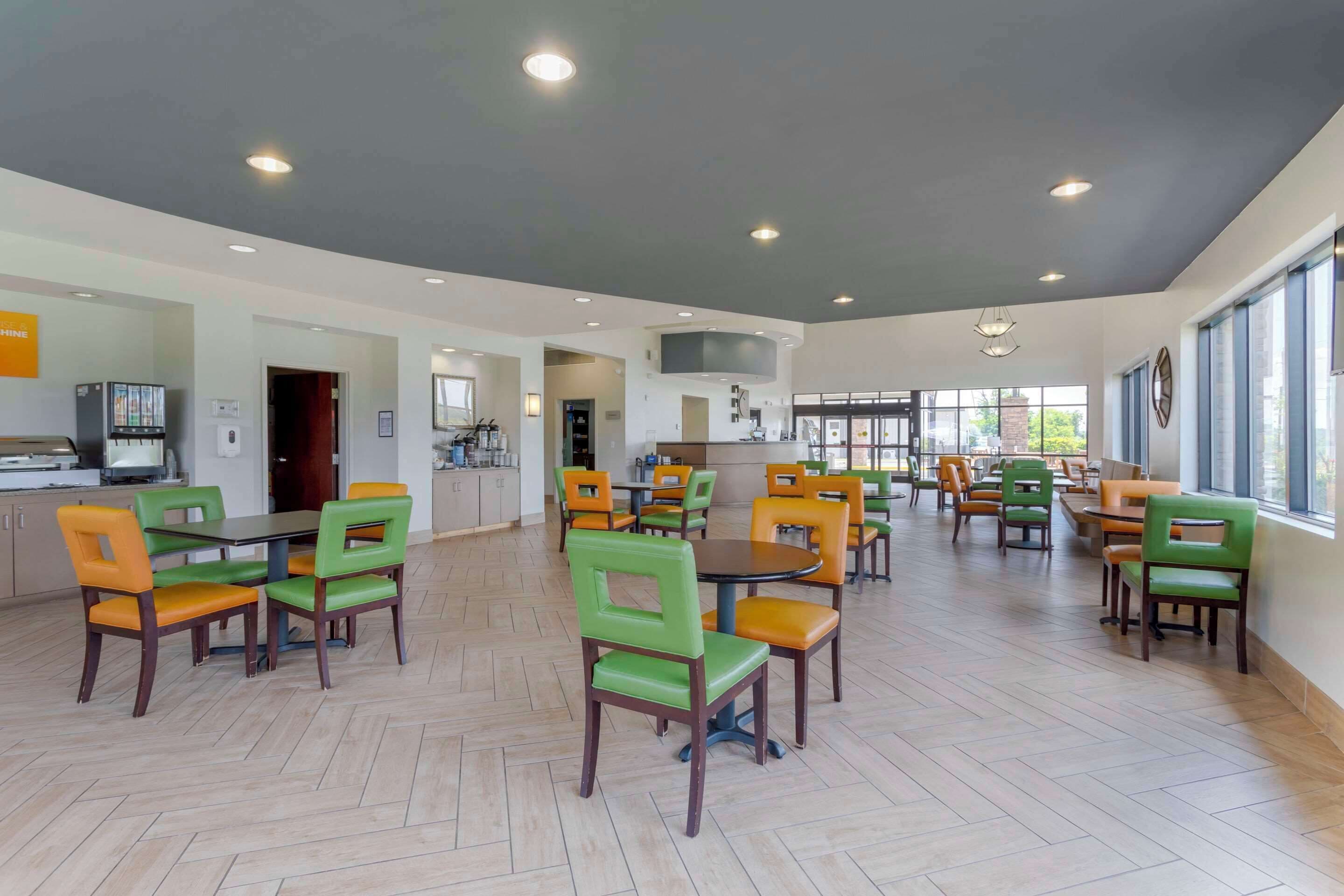 free daily full breakfast