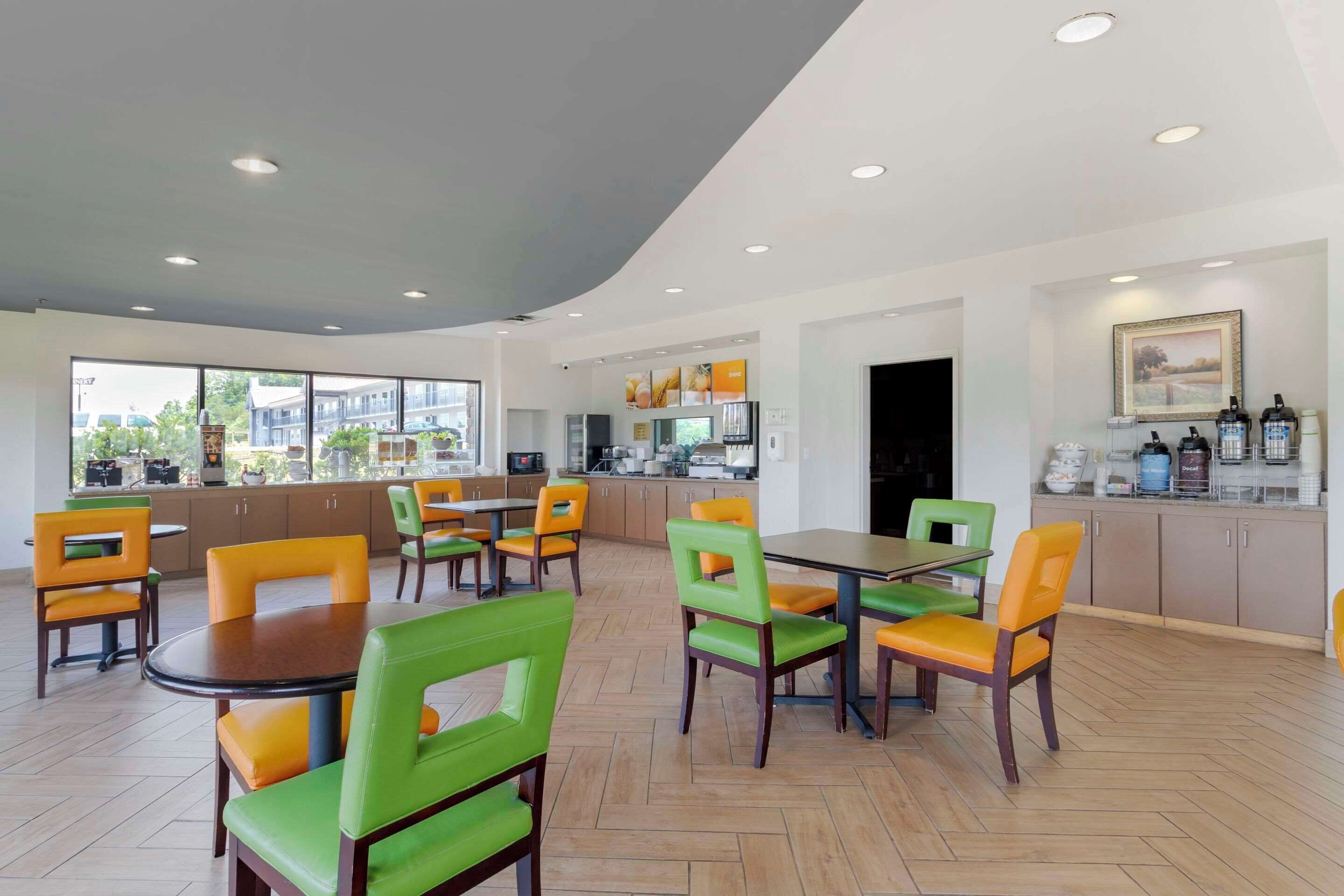 free daily full breakfast