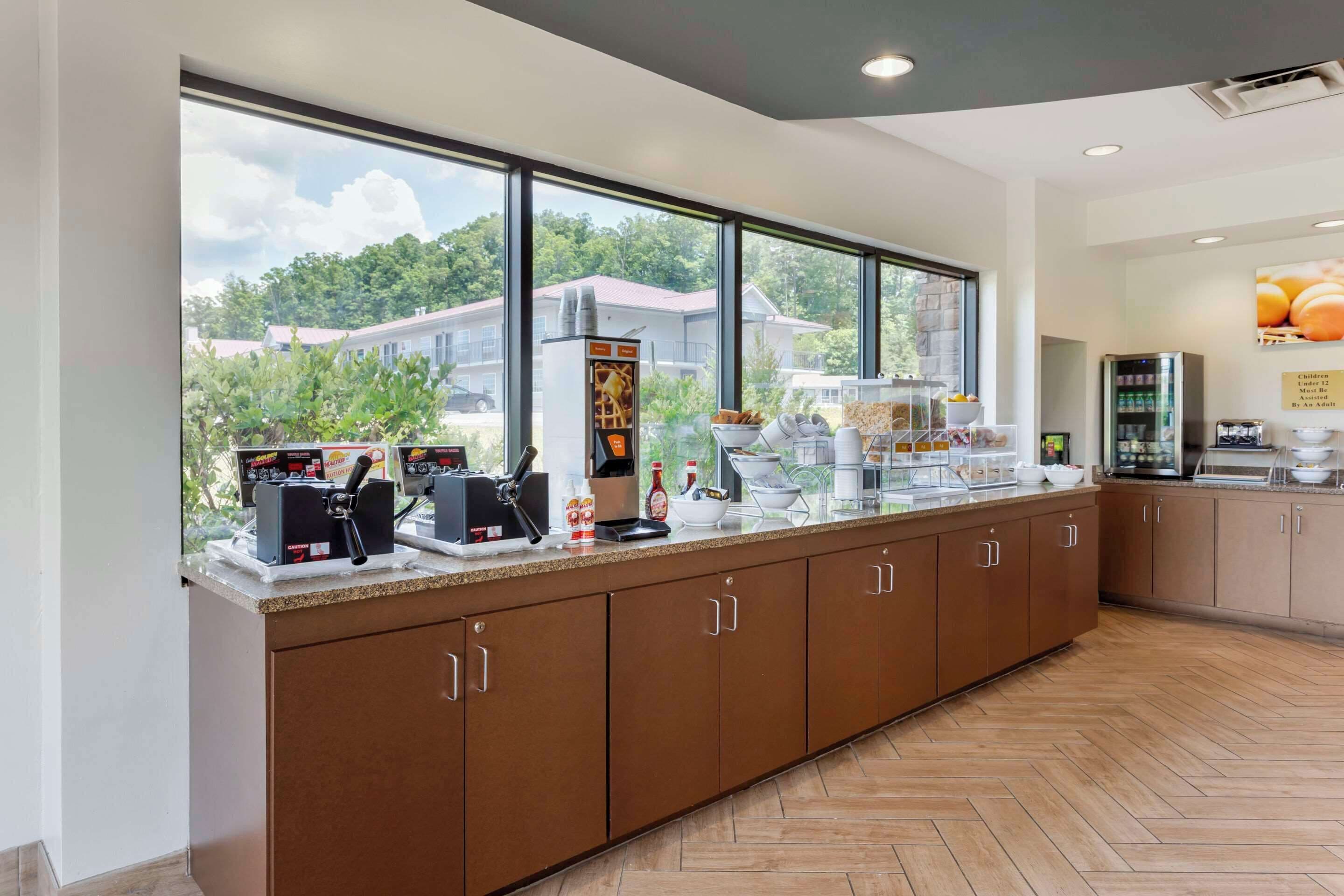 free daily full breakfast