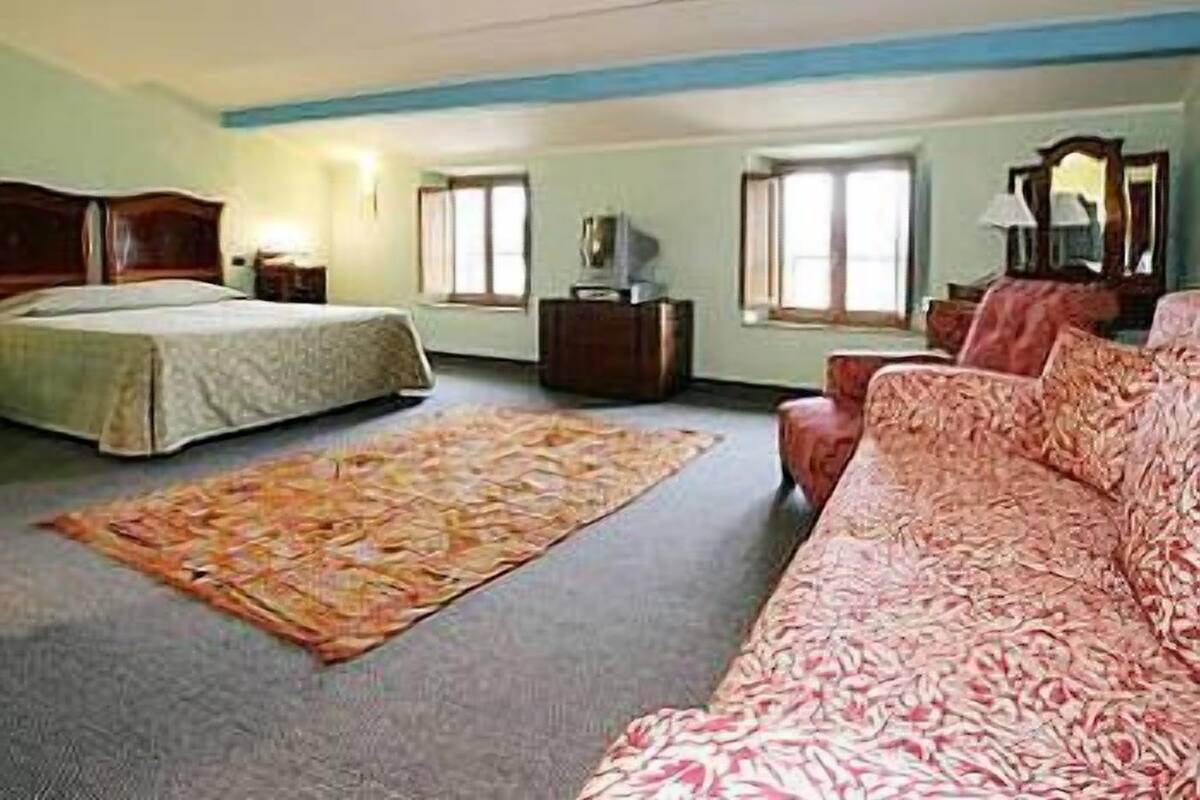 In-room safe, desk, soundproofing, iron/ironing board