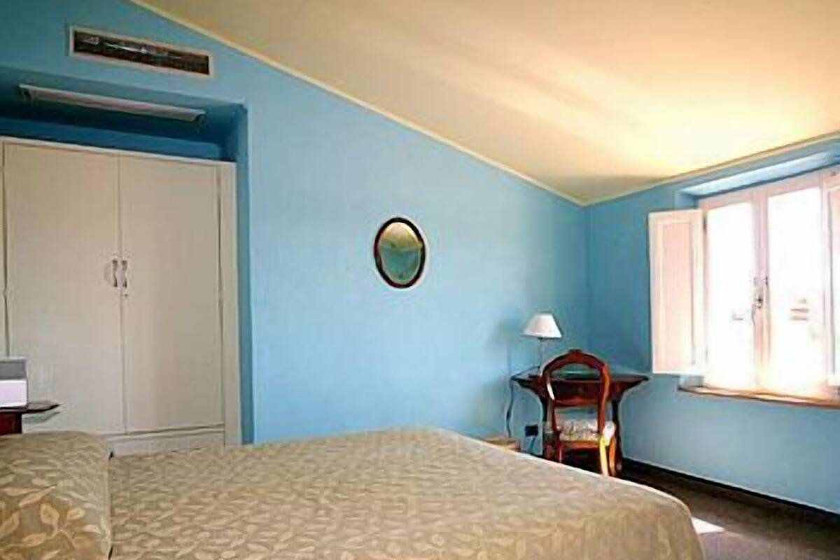 In-room safe, desk, soundproofing, iron/ironing board