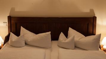 Minibar, caja de seguridad en la habitación y escritorio