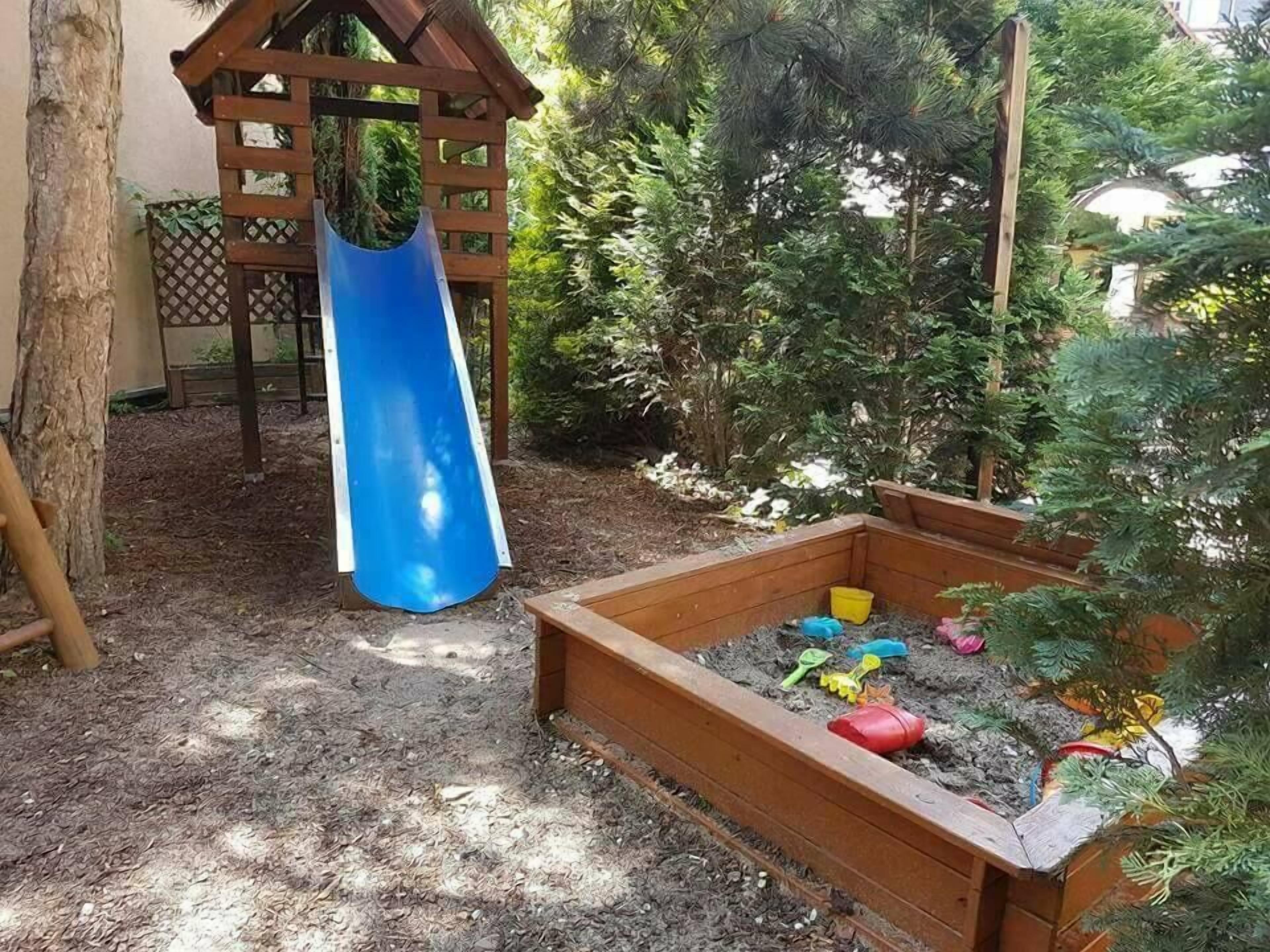 children’s play area – outdoor