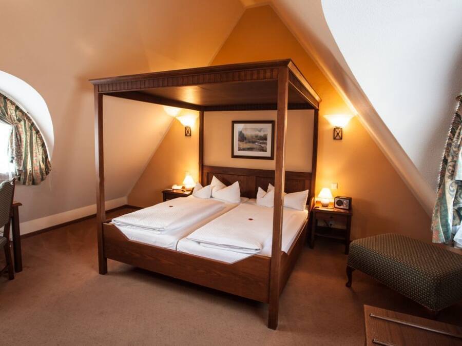 Panoramic Room | Minibar, in-room safe, desk, iron/ironing board