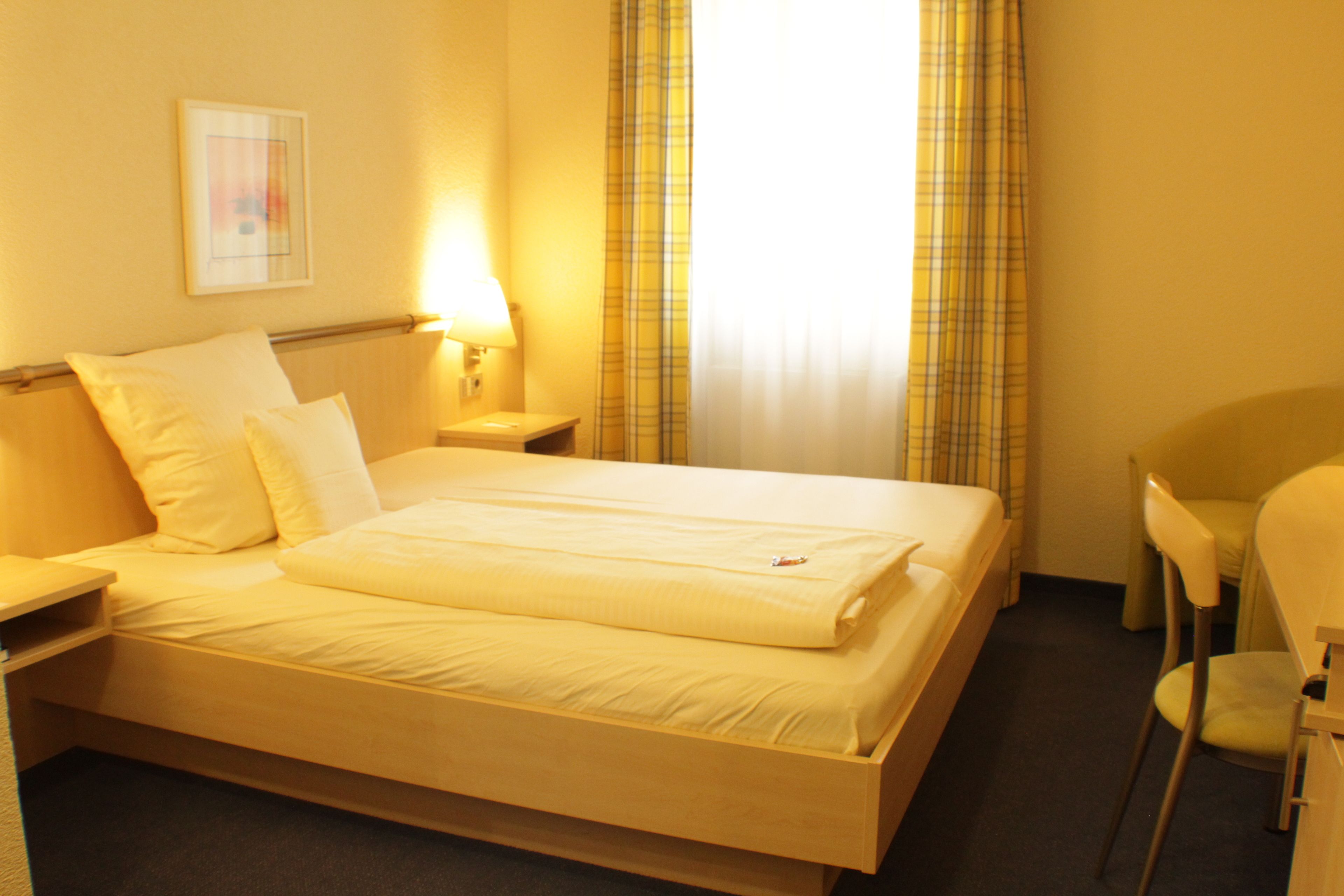 basic double or twin room, 1 queen bed | premium bedding, in-room safe, desk, blackout curtains