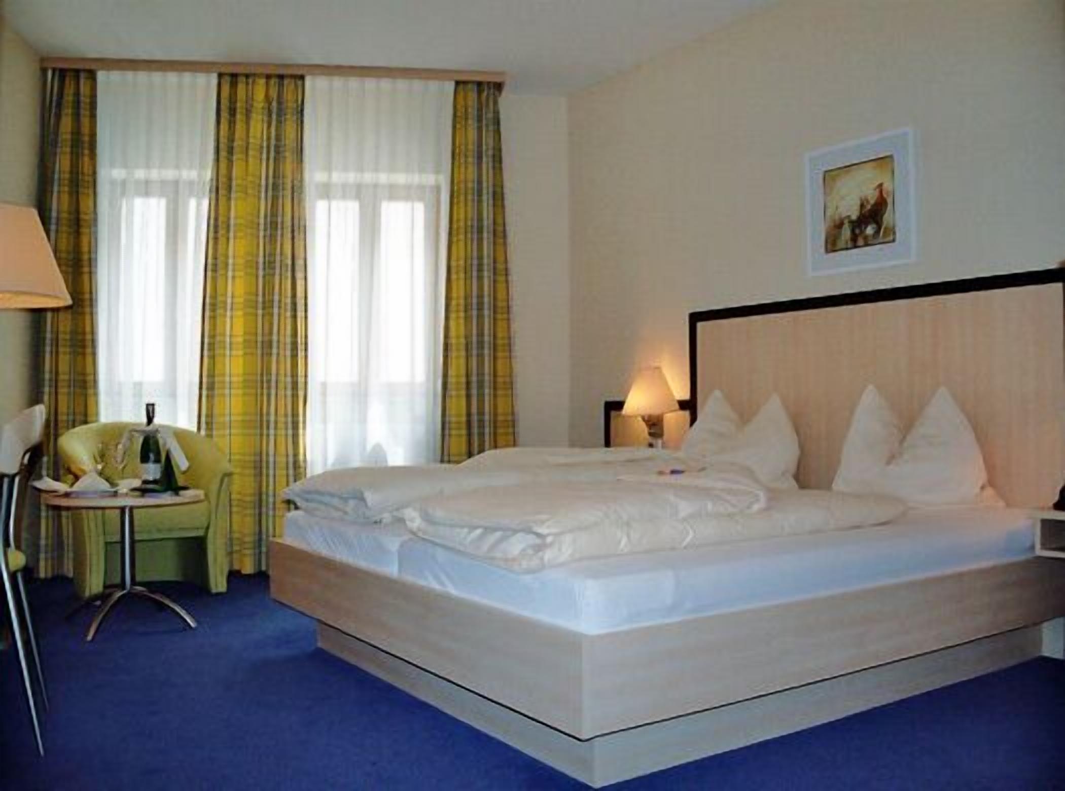 junior suite, 1 queen bed | premium bedding, in-room safe, desk, blackout curtains