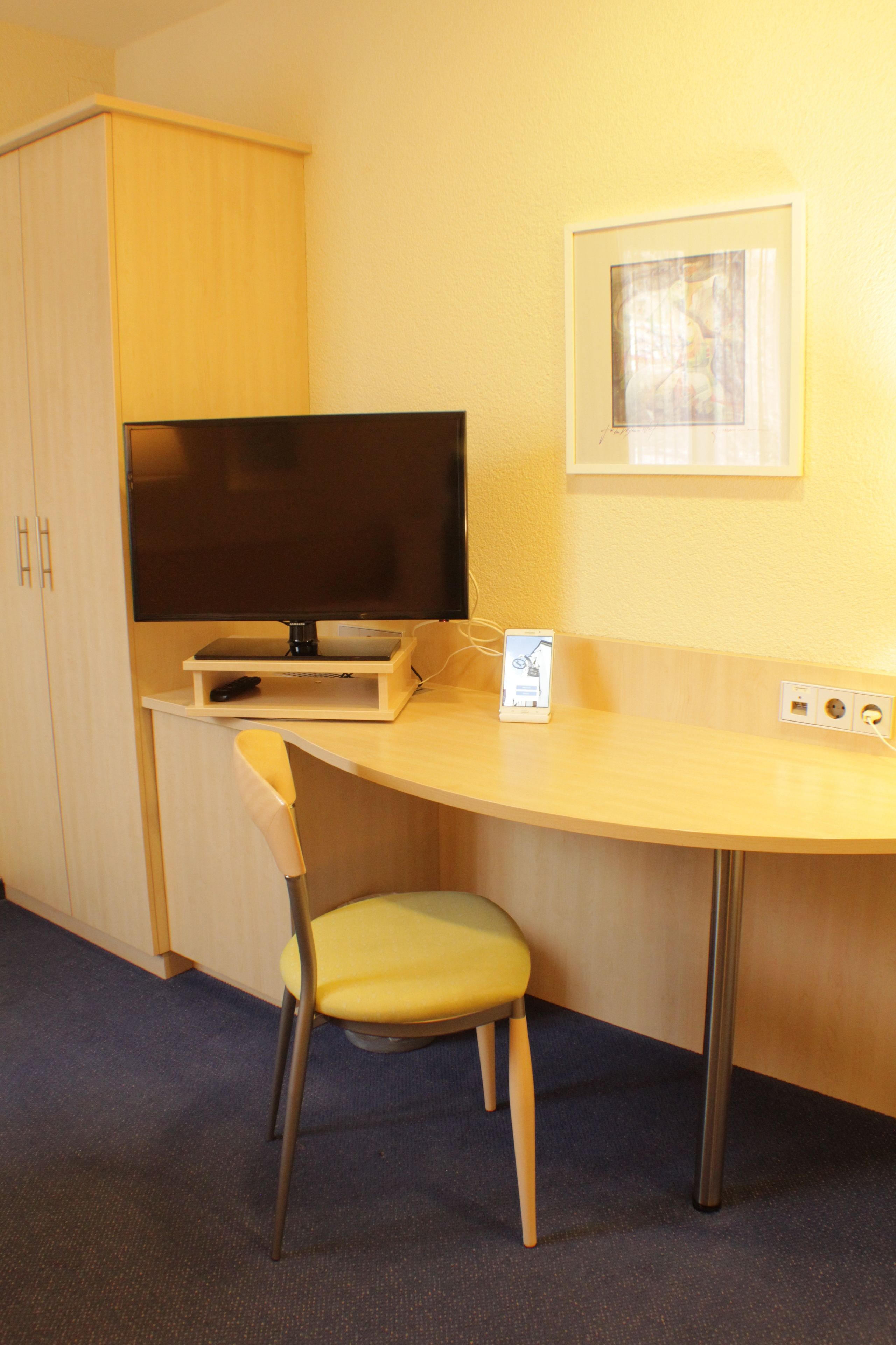 basic single room, 1 single bed | premium bedding, in-room safe, desk, blackout curtains