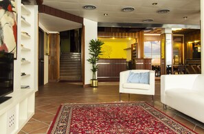 Lobby sitting area - Hotel Merano (Grado)