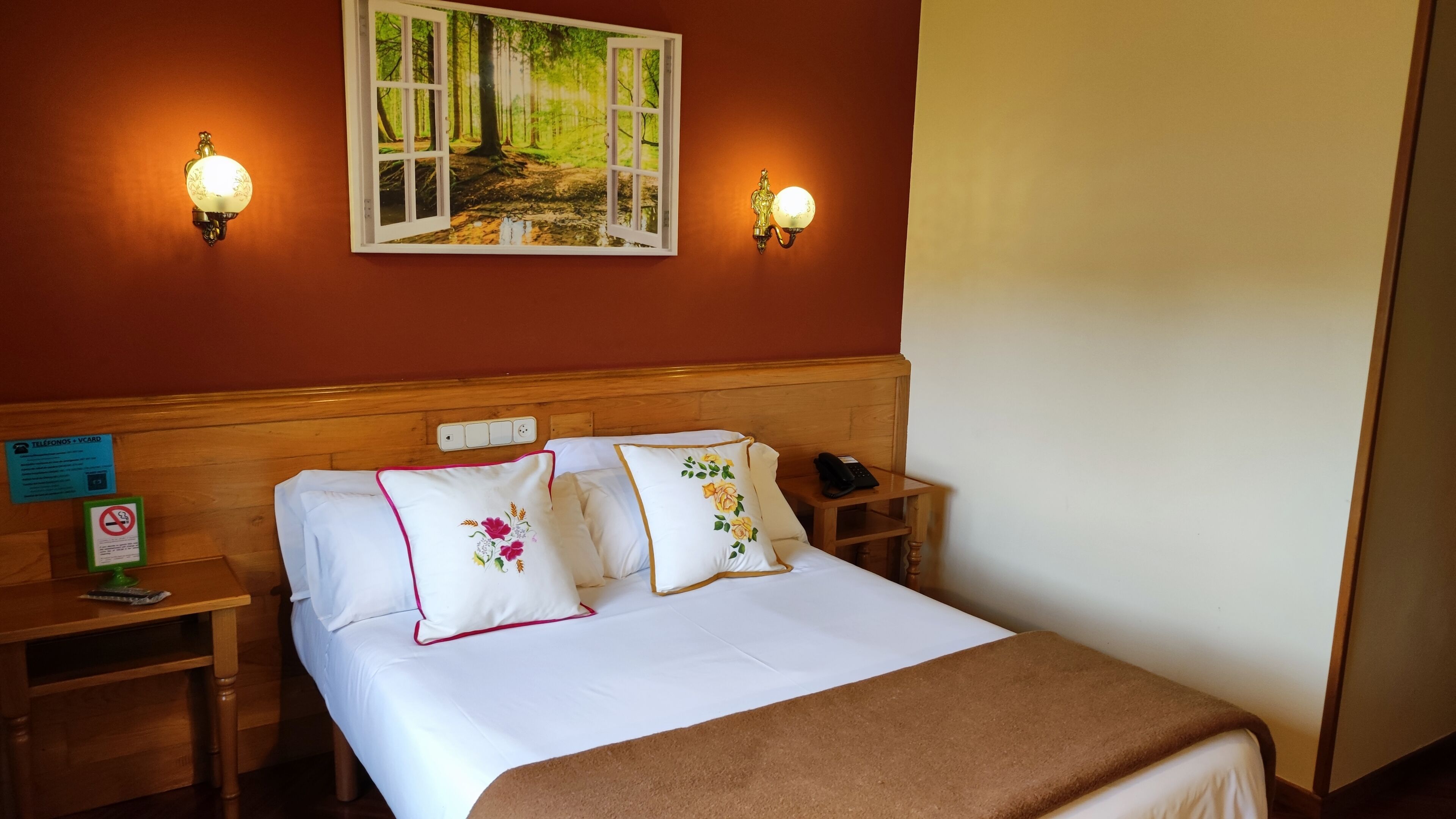 standard room, 1 double bed | 1 bedroom, in-room safe, individually decorated, desk