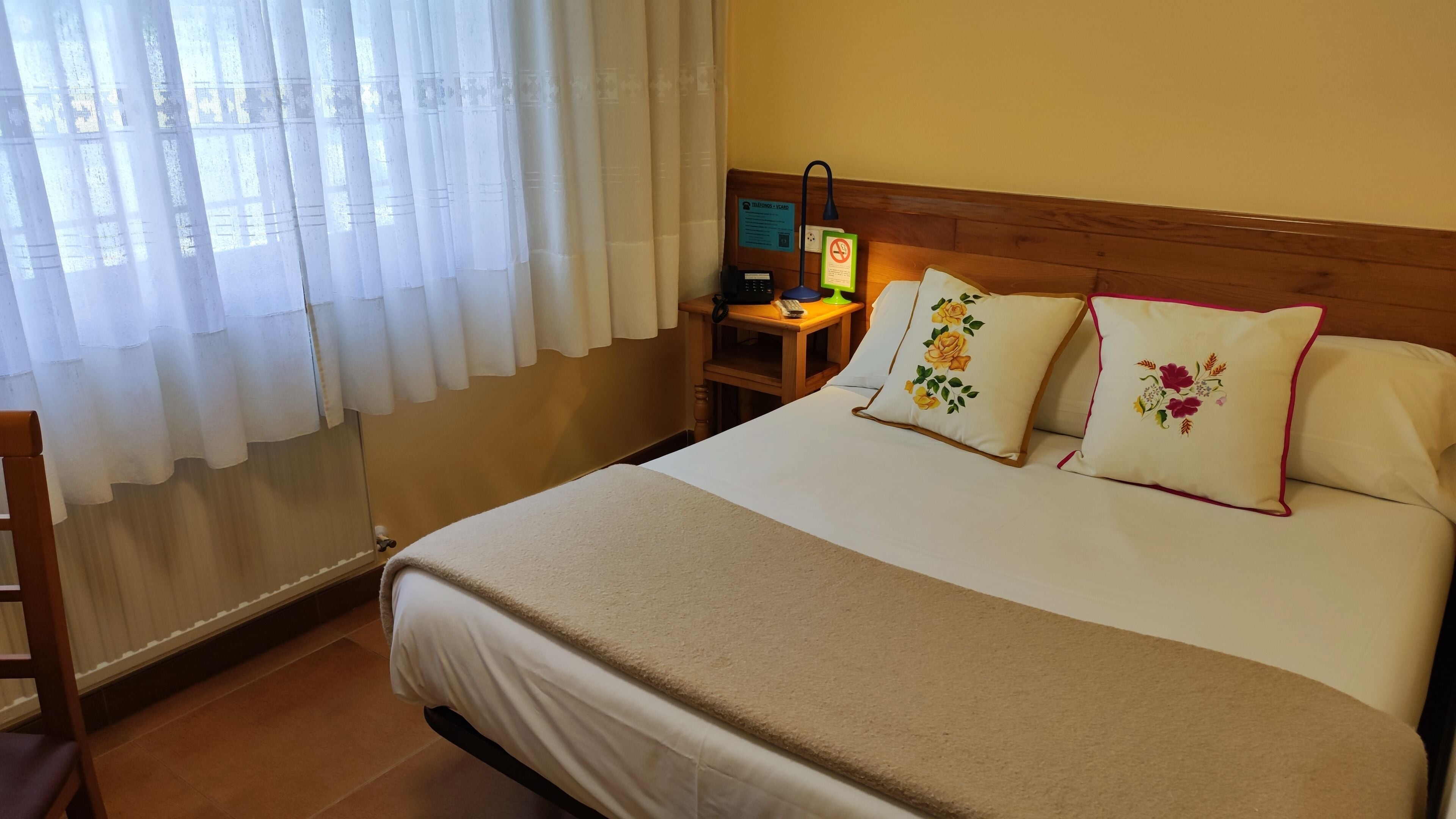 standard room, 1 single bed | 1 bedroom, in-room safe, individually decorated, desk