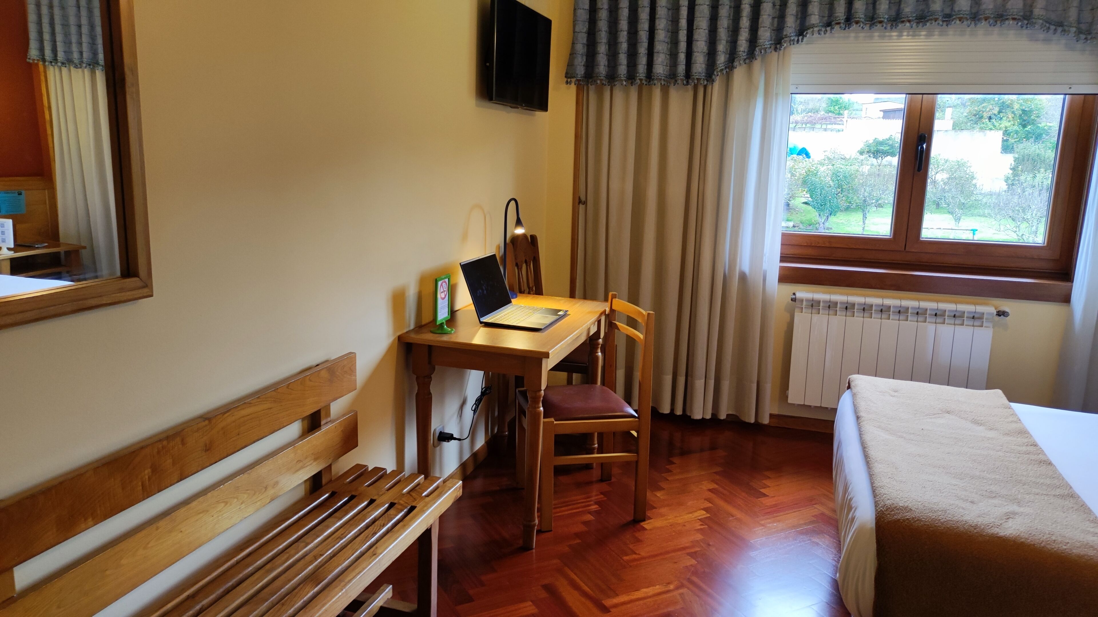 standard room, 1 double bed | 1 bedroom, in-room safe, individually decorated, desk