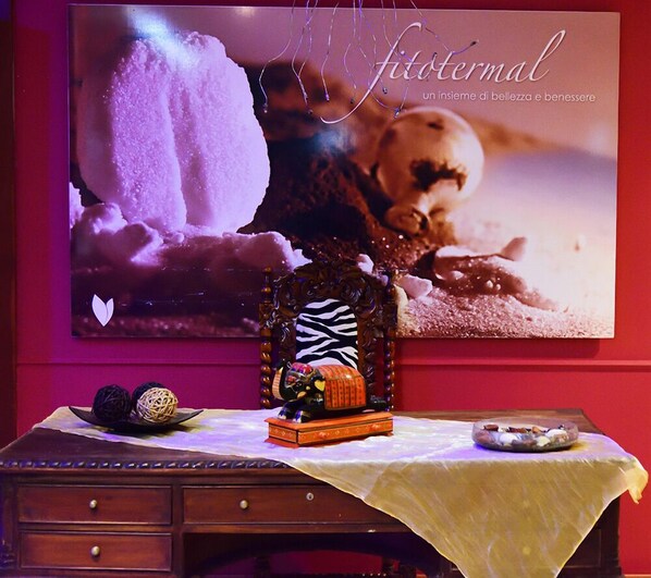 Sauna, hot tub, Turkish bath/hammam, body treatments, aromatherapy