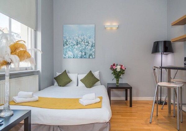 Family Apartment, 1 Double Bed with Sofa bed | Desk, free WiFi, bed sheets - Hyde Park Executive Apartments (London)