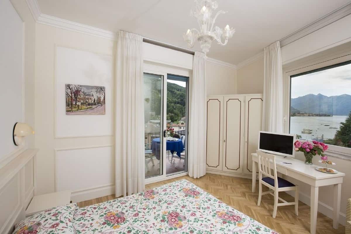 comfort double or twin room | in-room safe, desk, cots/infant beds, free wifi