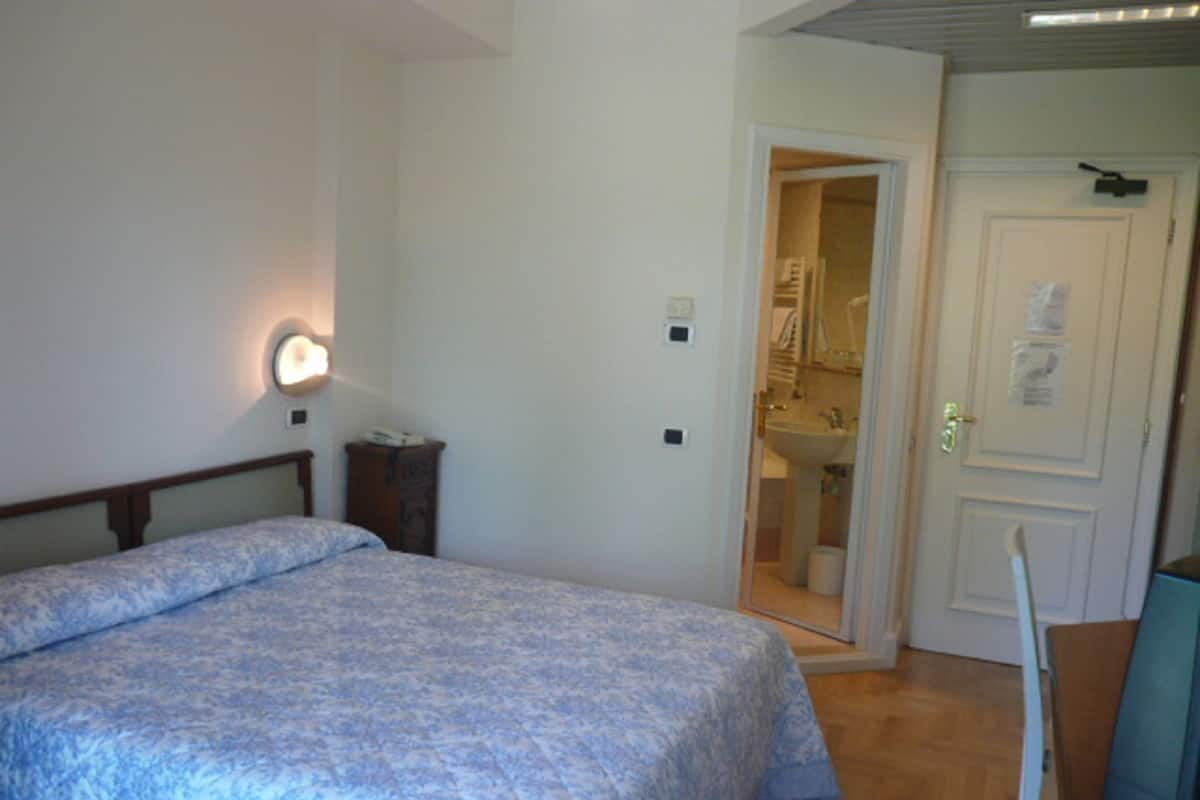 In-room safe, desk, cribs/infant beds, free WiFi