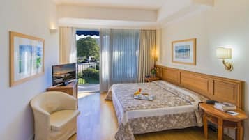 Comfort-Doppel- oder -Zweibettzimmer | Zimmersafe, Schreibtisch, Babybetten, kostenloses WLAN