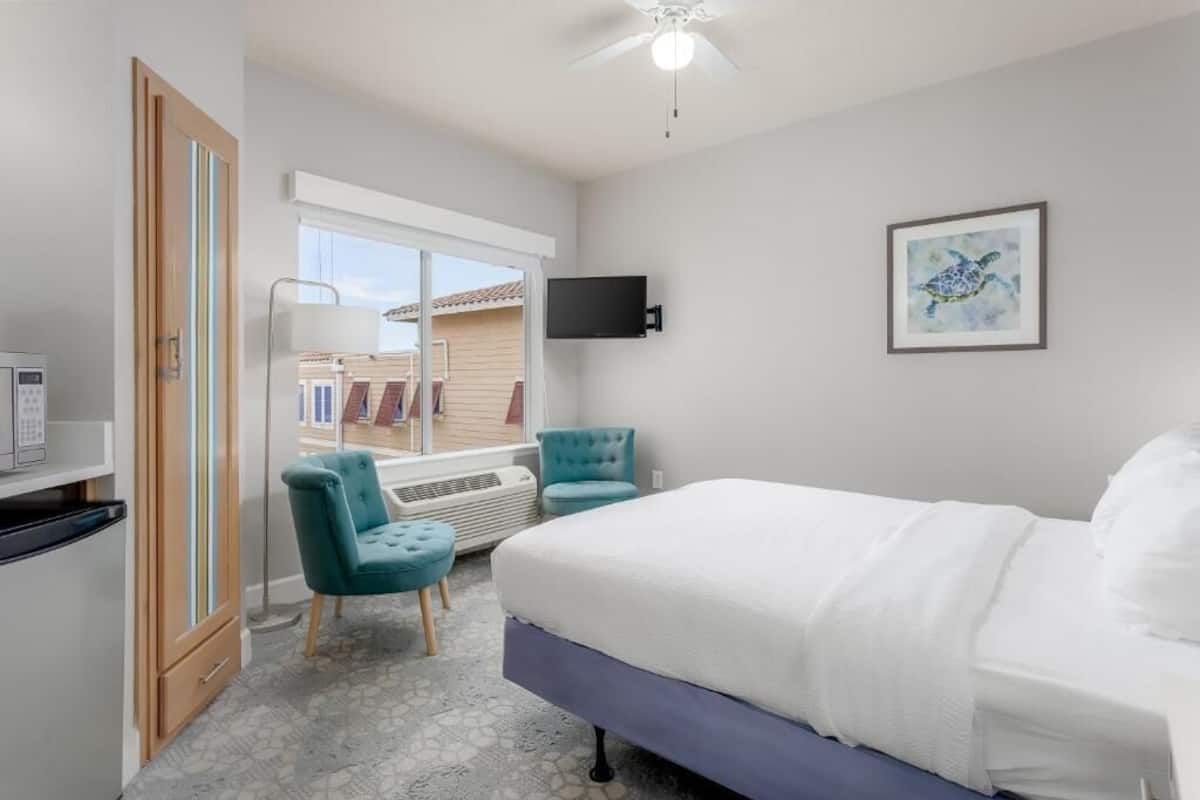 1 habitación, tabla de planchar con plancha, wifi gratis y ropa de cama