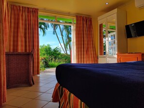 Hypo-allergenic bedding, in-room safe, blackout curtains, soundproofing