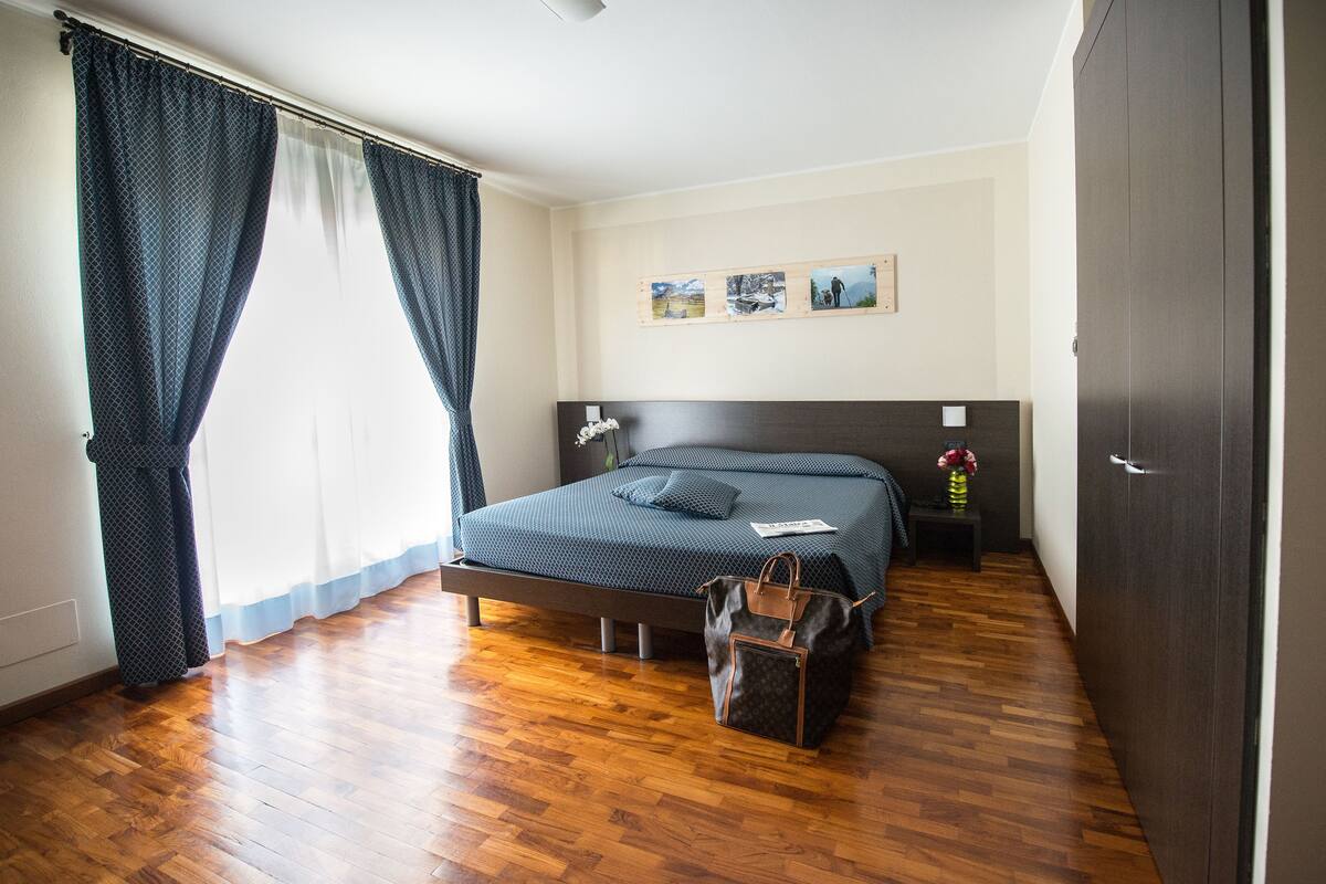 minibar, in-room safe, desk, blackout curtains