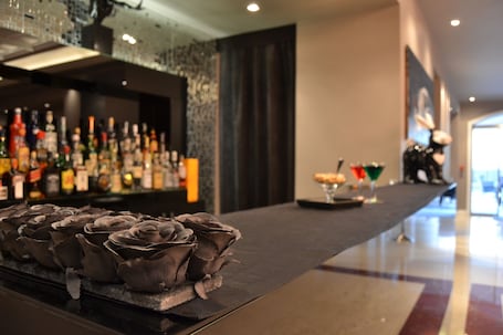 Bar (on property). Hotel Giulia Ocean Club