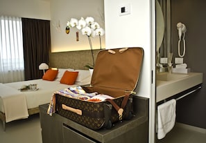 Comfort Room | Minibar, in-room safe, soundproofing, free cribs/infant beds - Hotel Cristallo (Senigallia)