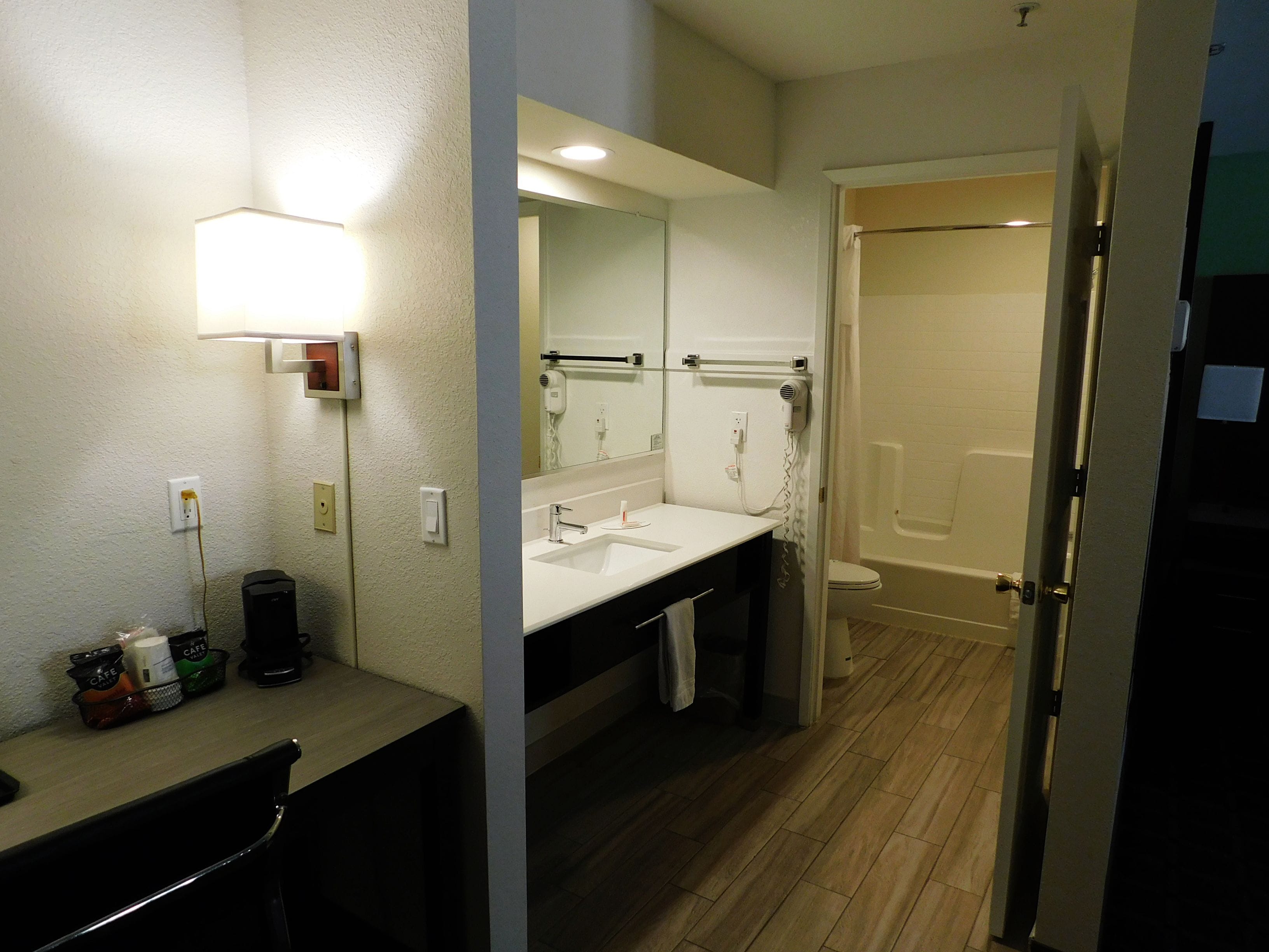 Studio Suite, 1 King Bed, Non Smoking | Bathroom
