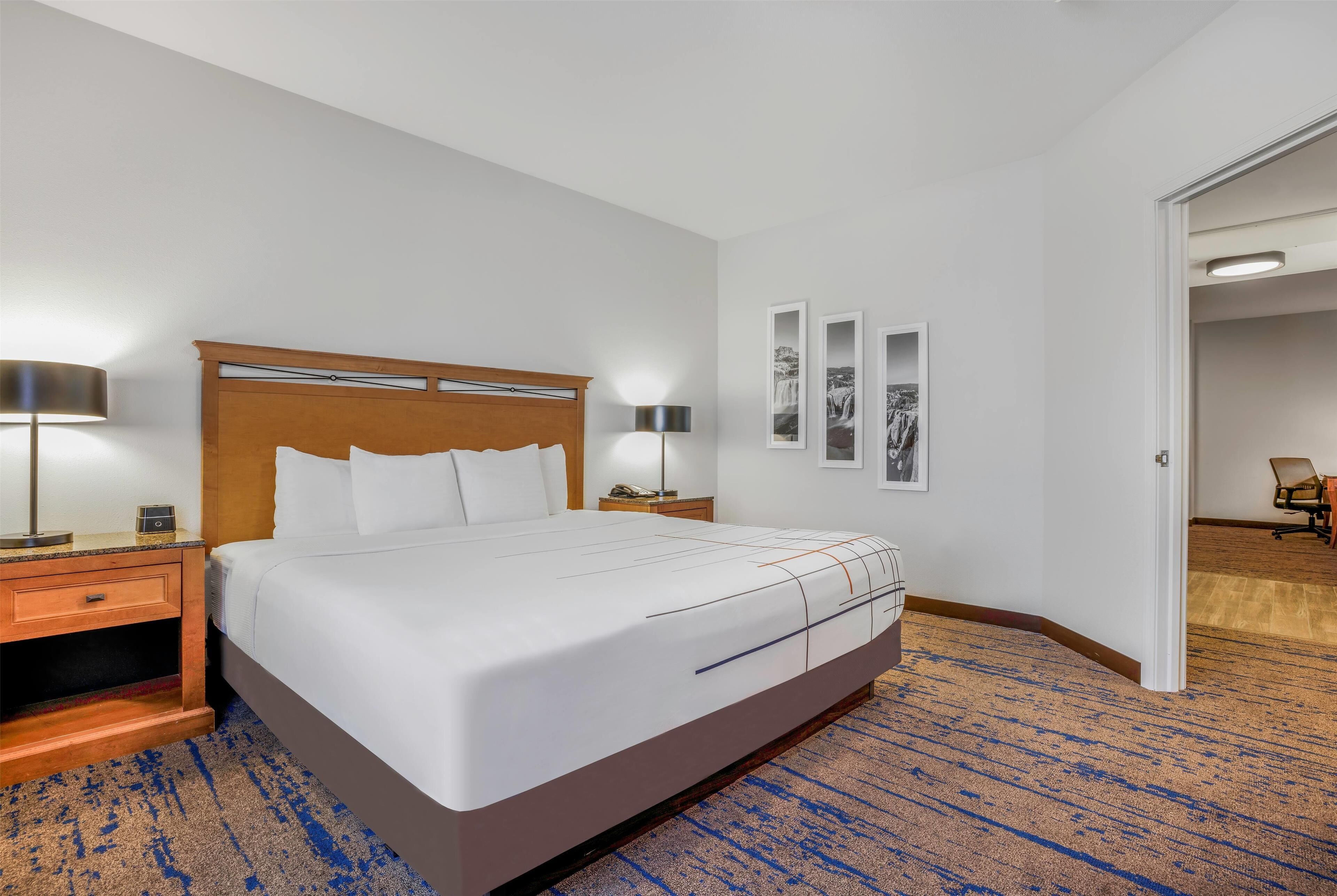 suite, 2 bedrooms, non smoking | premium bedding, down duvets, pillow-top beds, desk