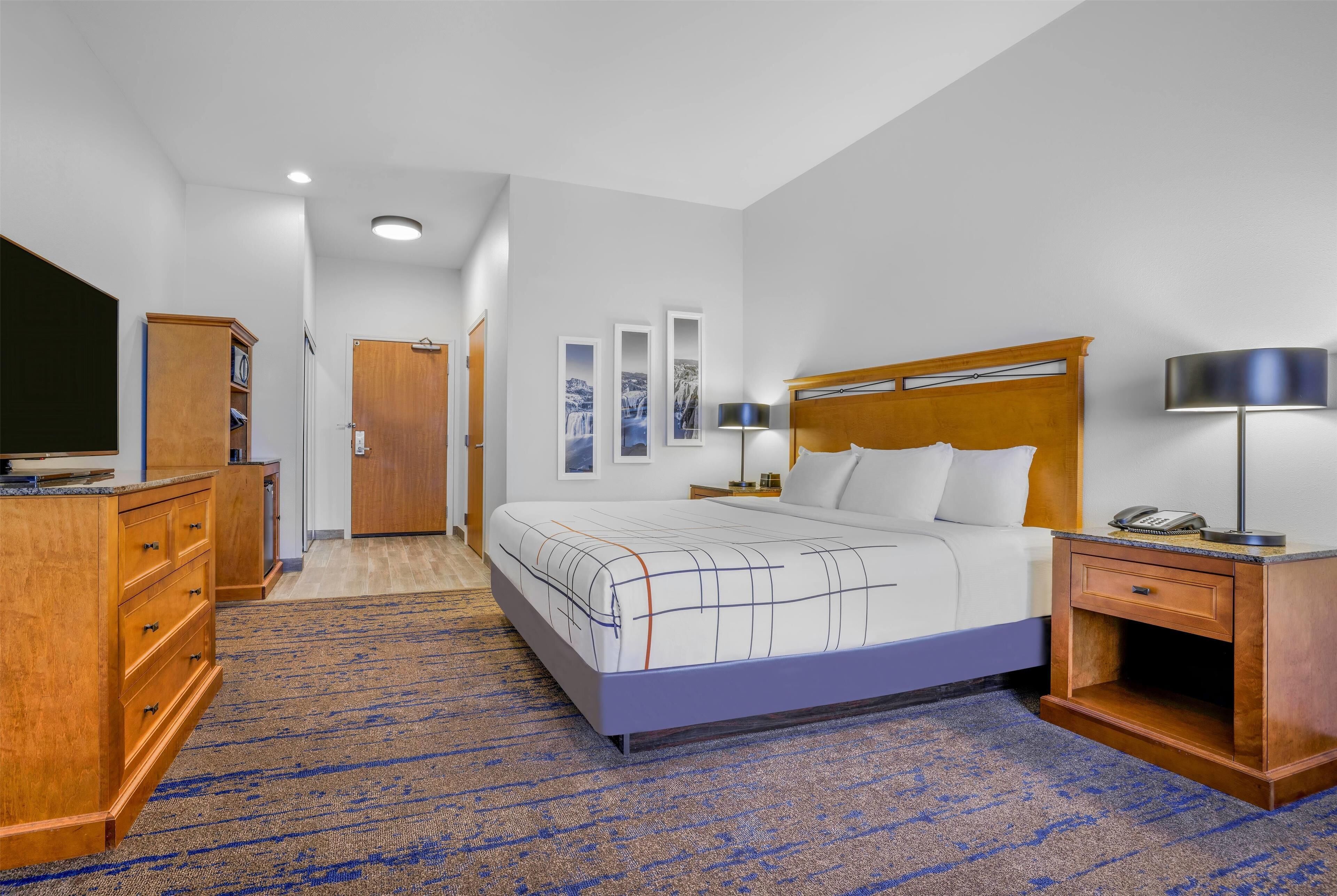 room, 1 king bed, non smoking | premium bedding, down duvets, pillow-top beds, desk