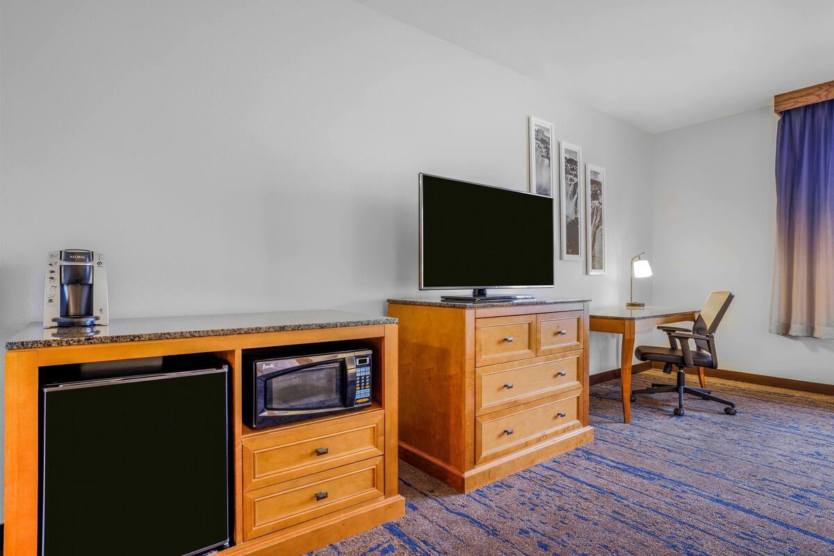 premium bedding, down duvets, pillow-top beds, desk