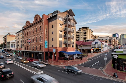 Central Brunswick Apartment Hotel