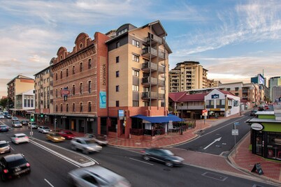 Central Brunswick Apartment Hotel
